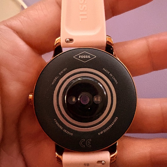 Fossil Pink and Gold Smartwatch - Picture 3 of 11